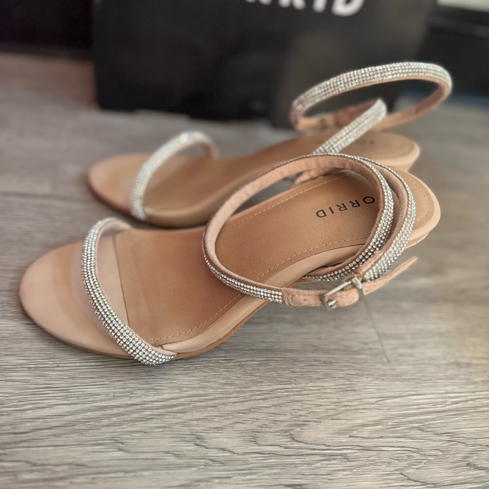 ✅ Torrid 8W short heel open toe bling sandals - Picture 5 of 8